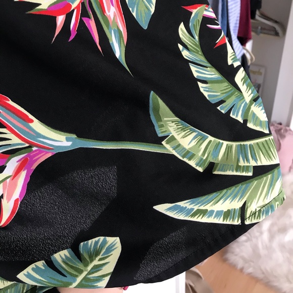 Boohoo Tropical Long Sleeve Top - Picture 4 of 5